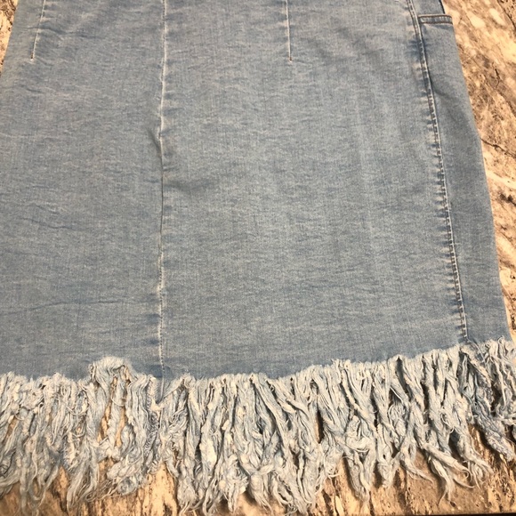Light blue jeans skirt fringed ripped bottom - Picture 6 of 6